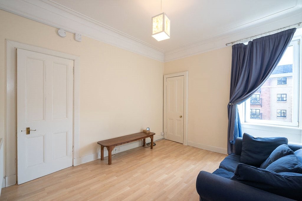 Flat Roseburn Street in City of Edinburgh