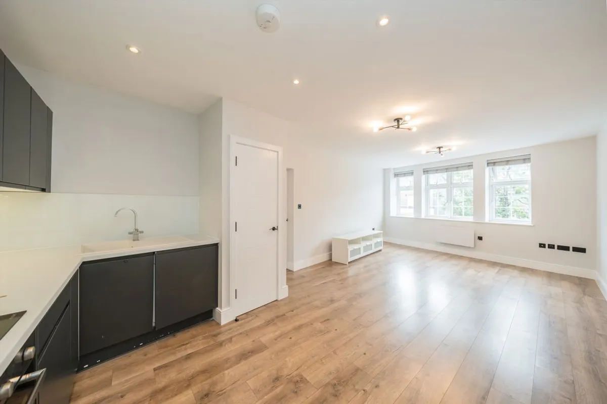 Flat Heath Road in Greater London