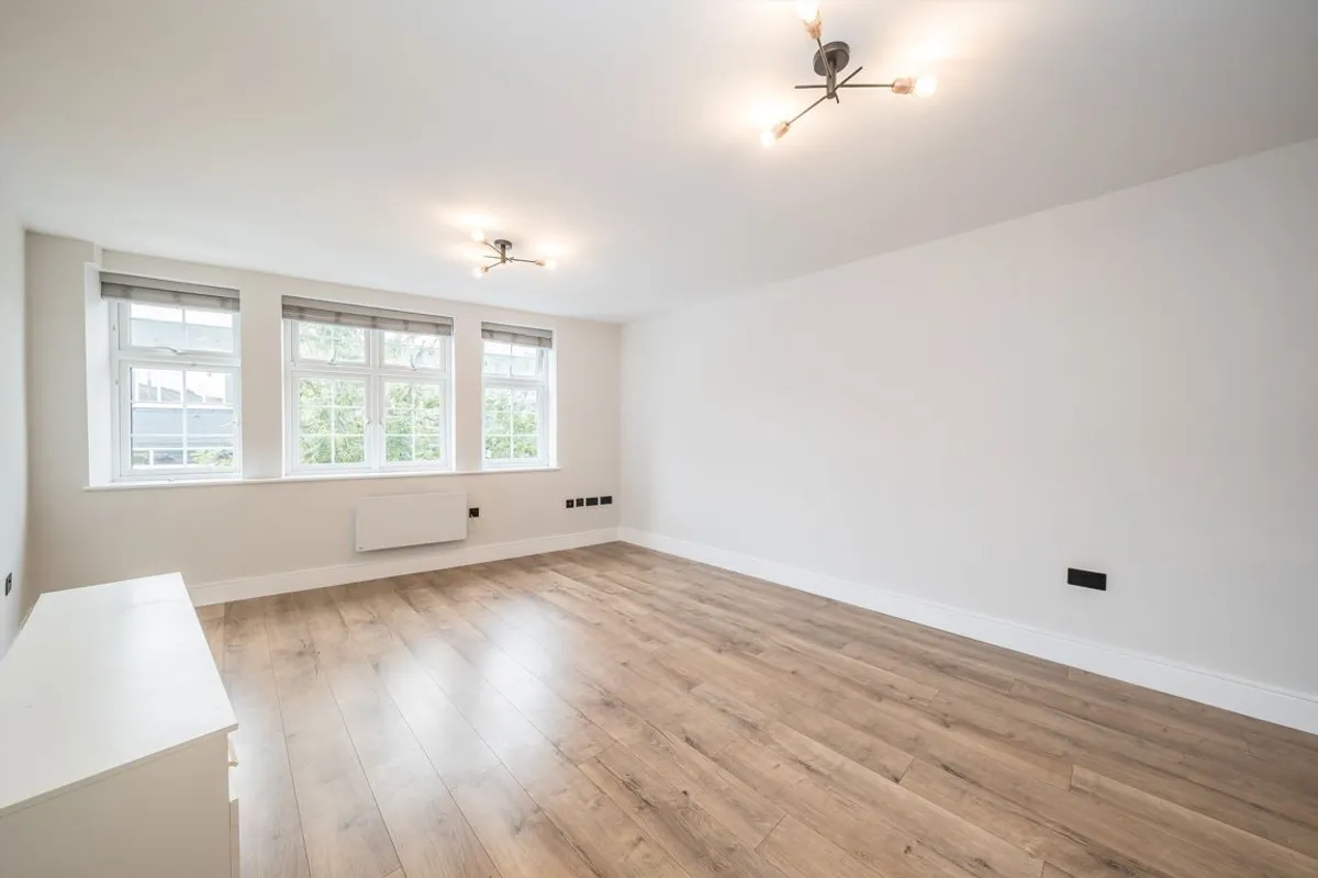 Flat Heath Road in Greater London