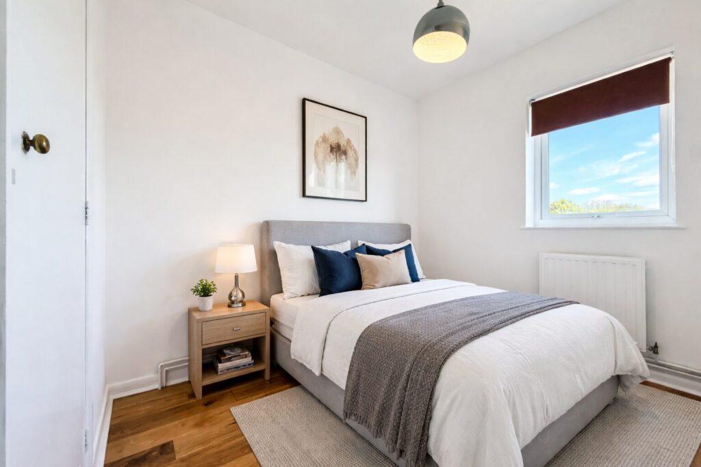 Flat Rowlands Close in Greater London