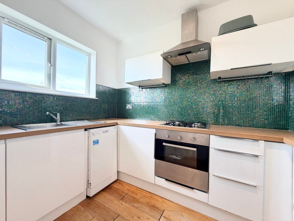 Flat Rowlands Close in Greater London