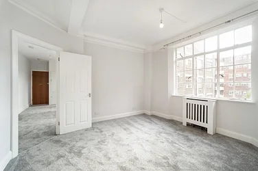 Flat Upper Woburn Place in London