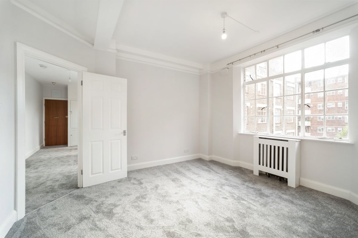Flat Upper Woburn Place in London