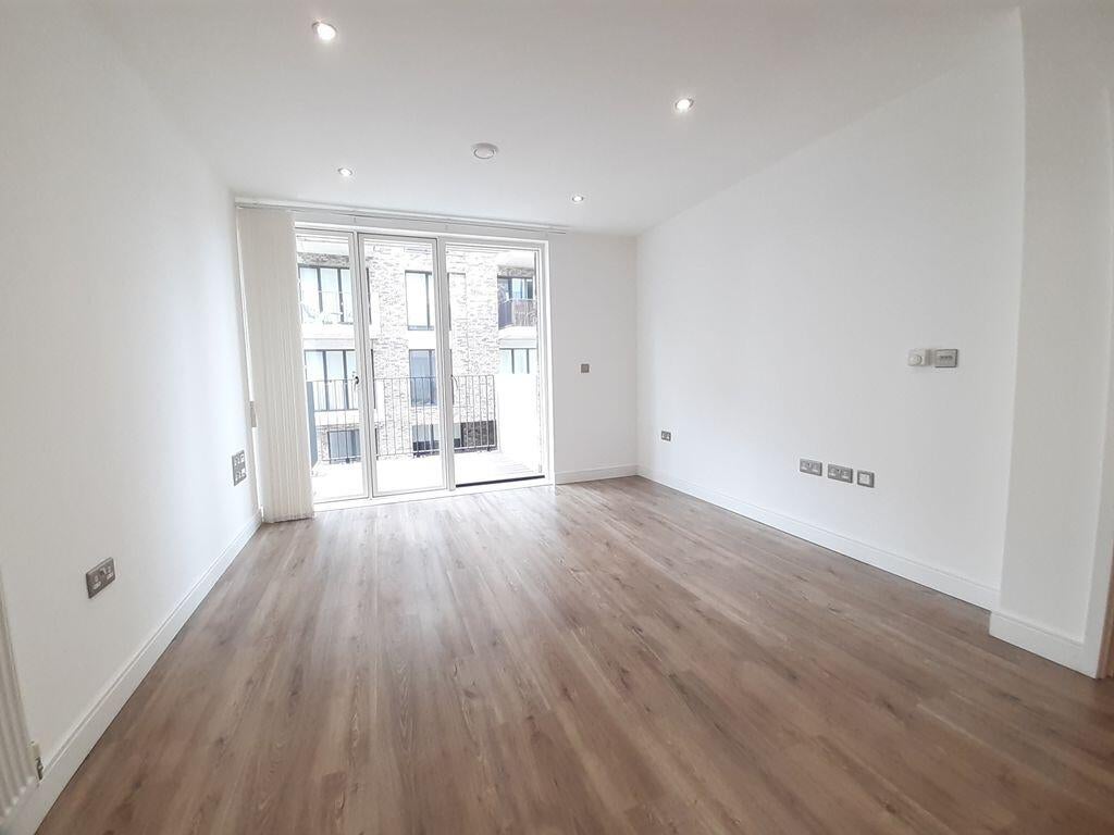 Flat Charlton Road in Greater London