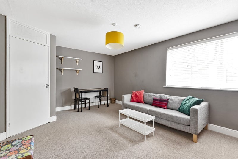 Flat Ruckholt Road in Greater London