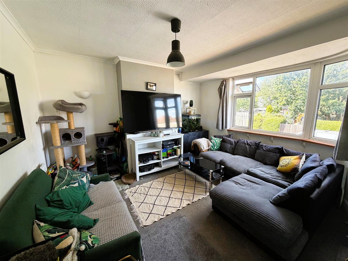 Flat Oakdene Road in Greater London
