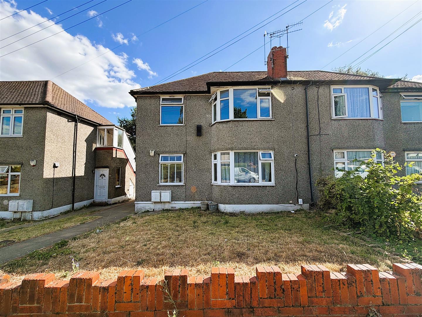 Flat Oakdene Road in Greater London