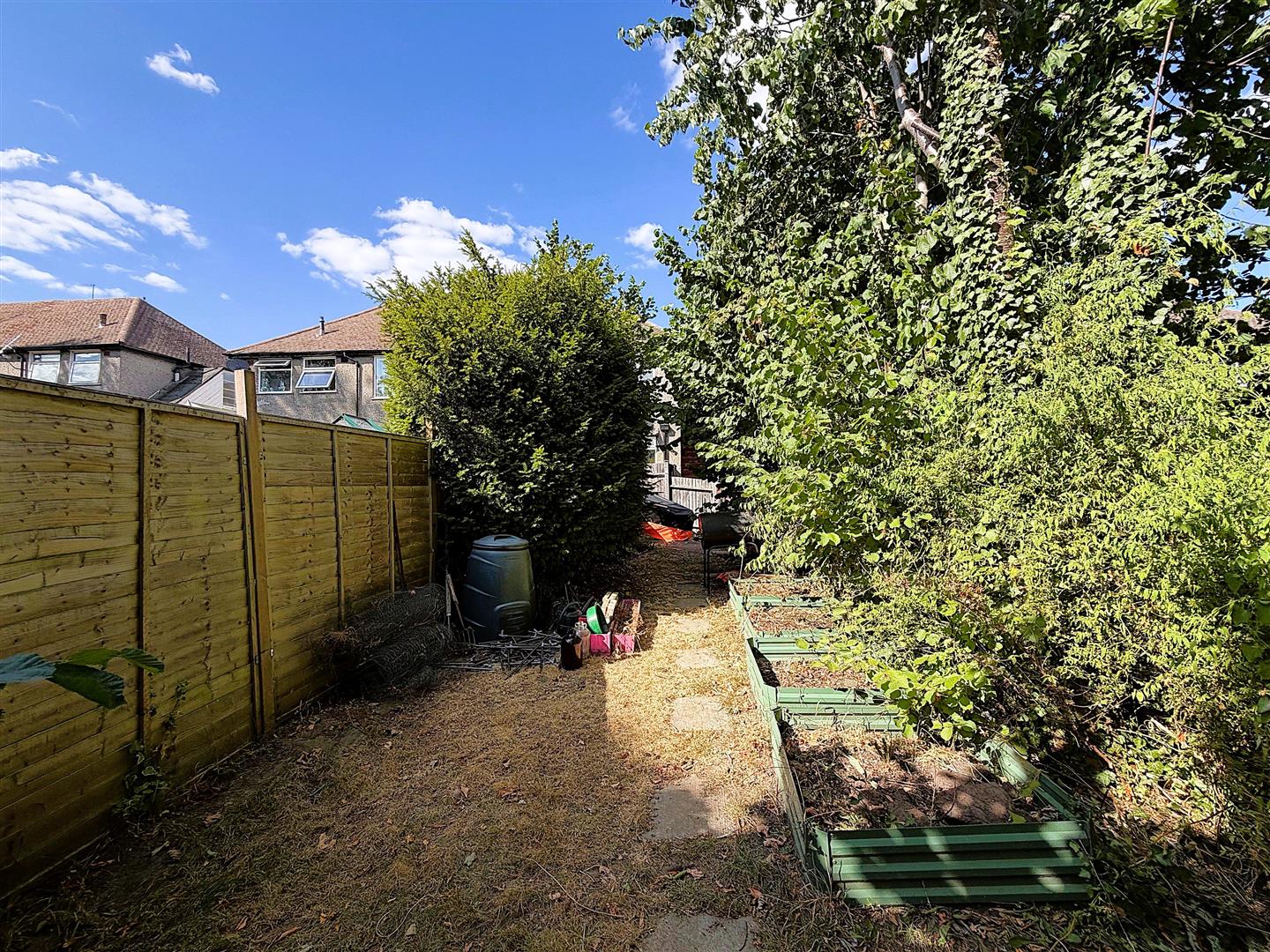Flat Oakdene Road in Greater London