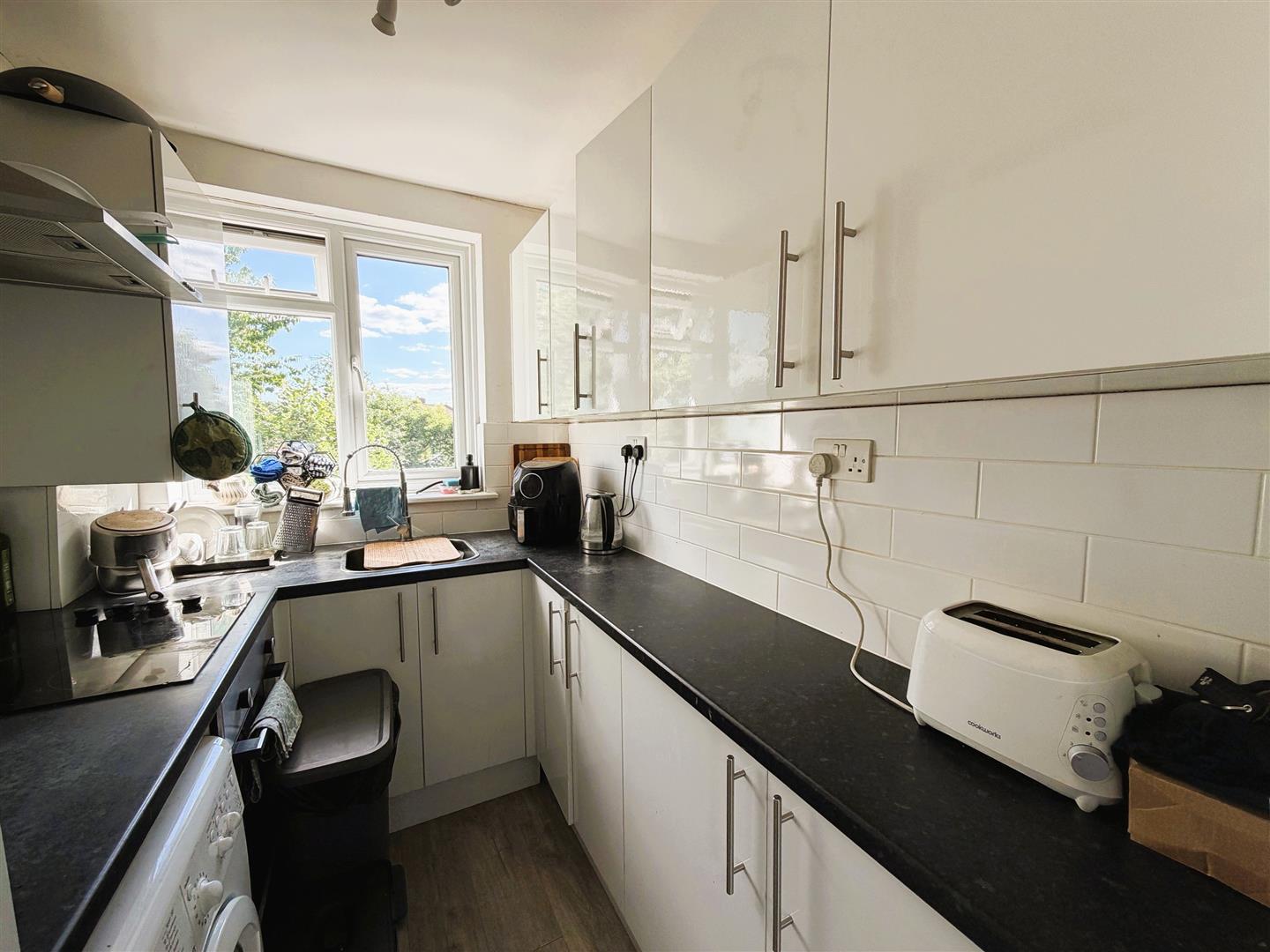 Flat Oakdene Road in Greater London