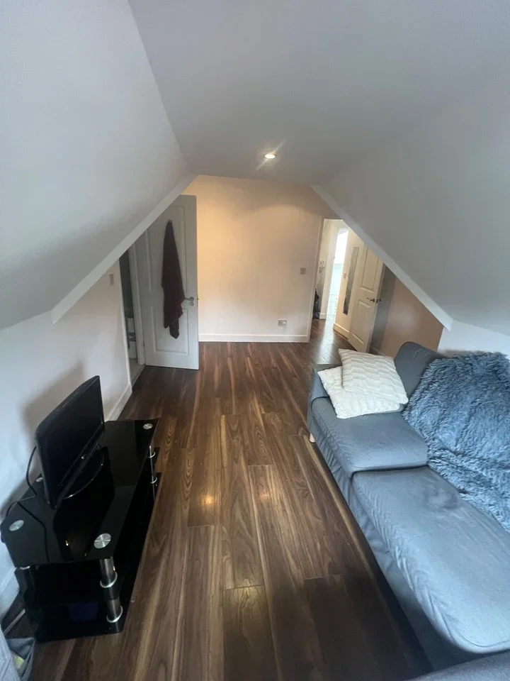 Flat Walm Lane in Greater London