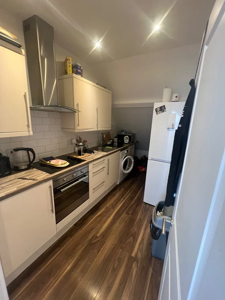 Flat Walm Lane in Greater London