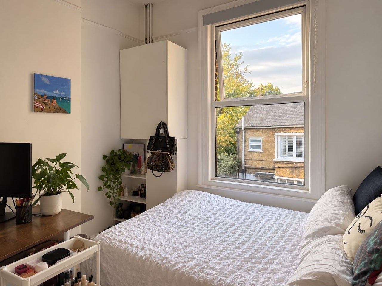 Room Parsons Mews in Greater London