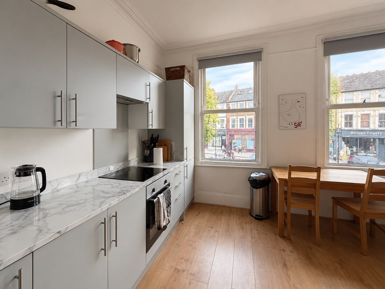 Room Parsons Mews in Greater London