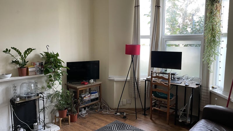 Room Pulross Road in Greater London