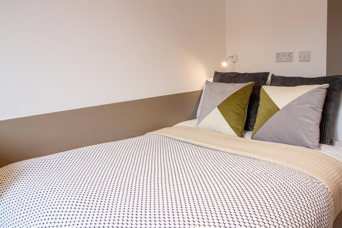 Room Dean Street in Bristol