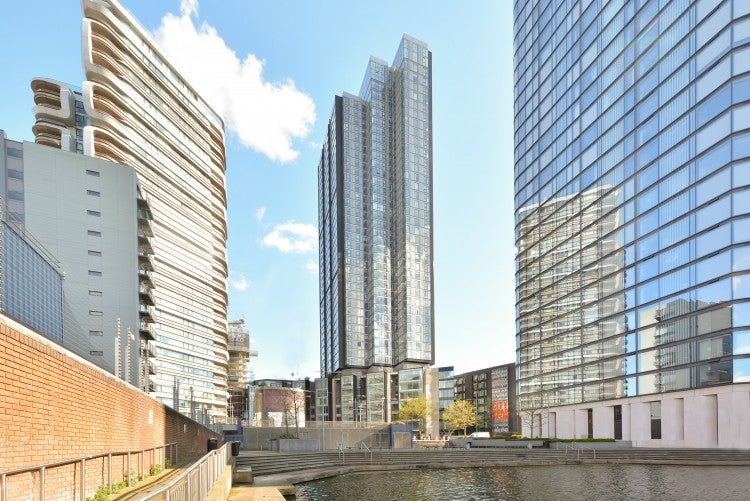 Flat Lever Street in Greater London