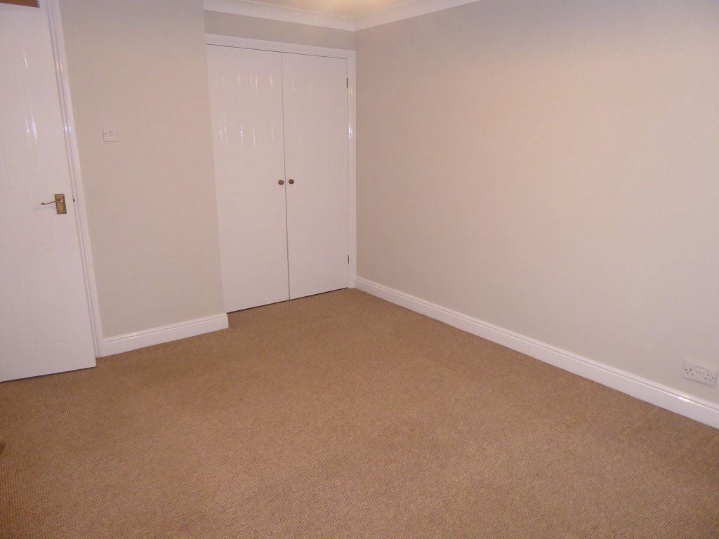 Flat Portstone Close in Duston