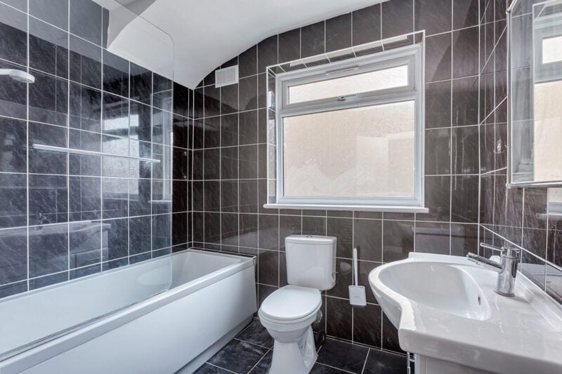 Room Park Avenue North in Greater London
