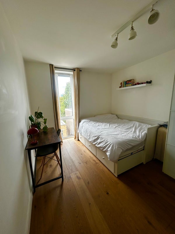 Room White Horse Lane in Greater London