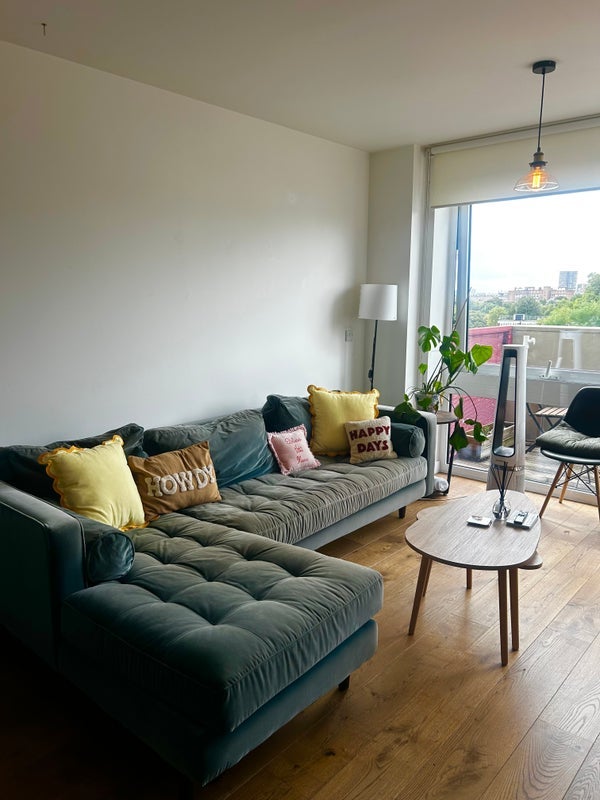Room White Horse Lane in Greater London