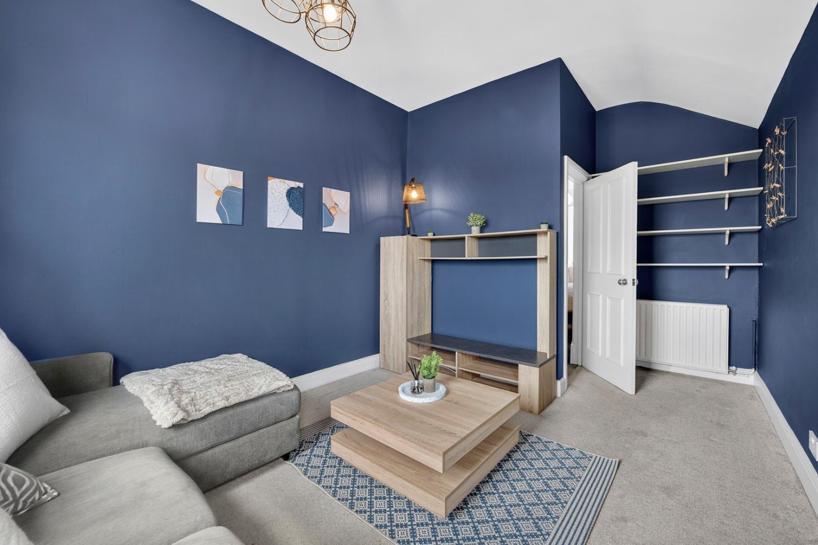 Flat Sheen Lane in Greater London