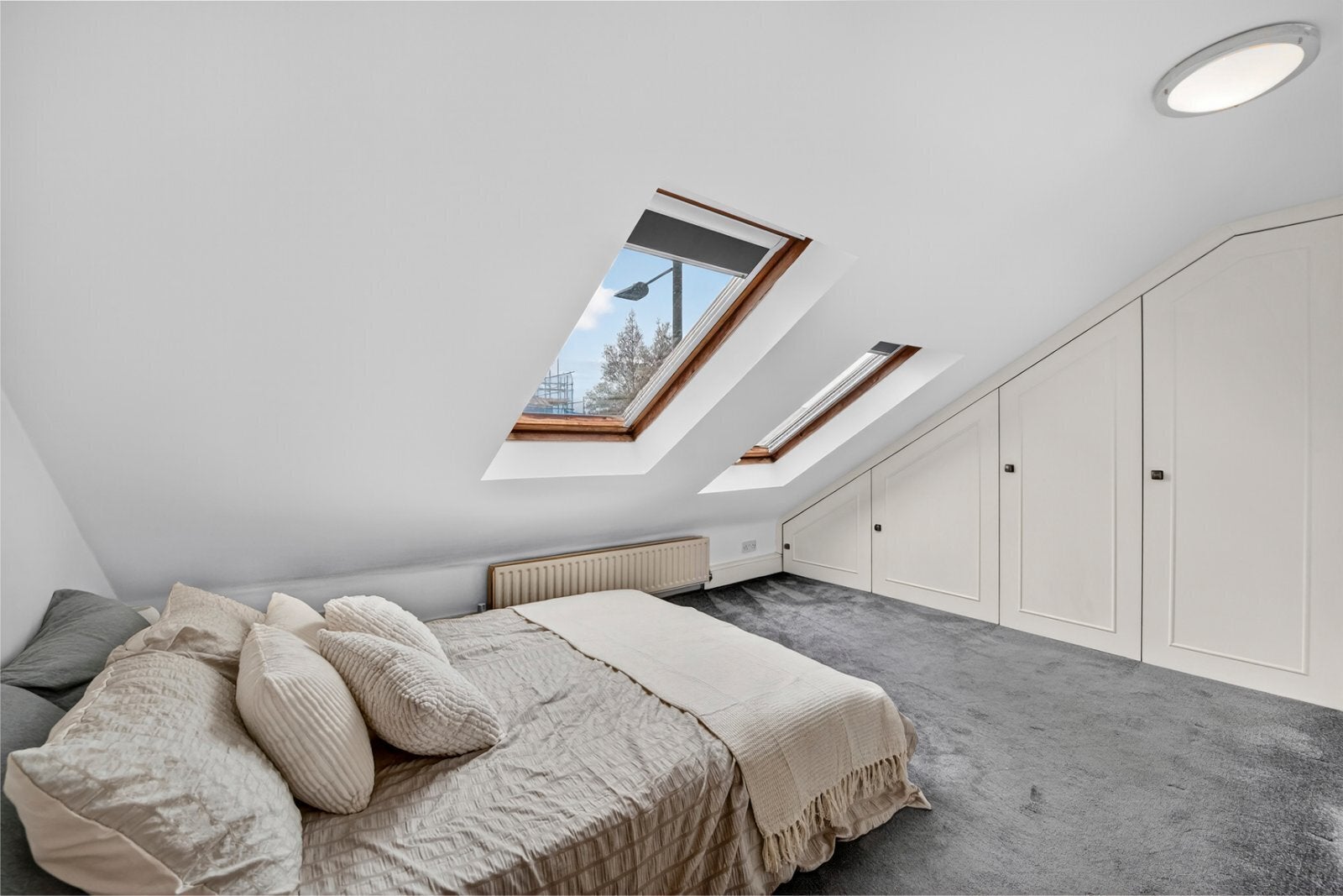 Flat Sheen Lane in Greater London