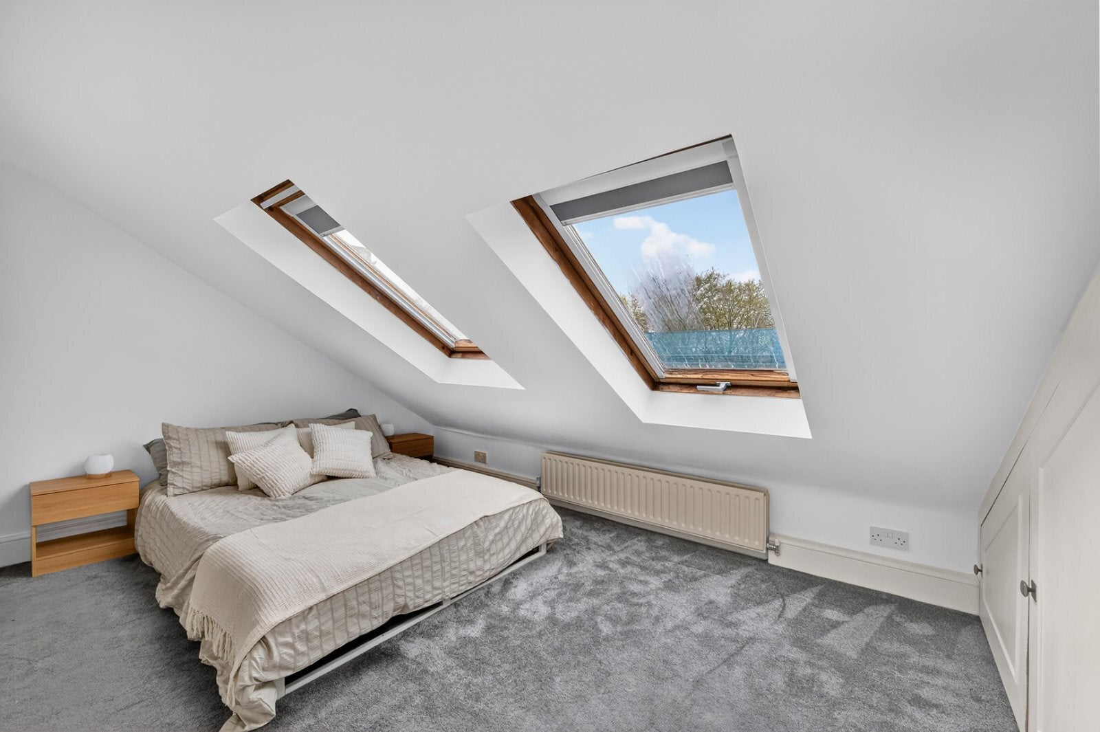 Flat Sheen Lane in Greater London