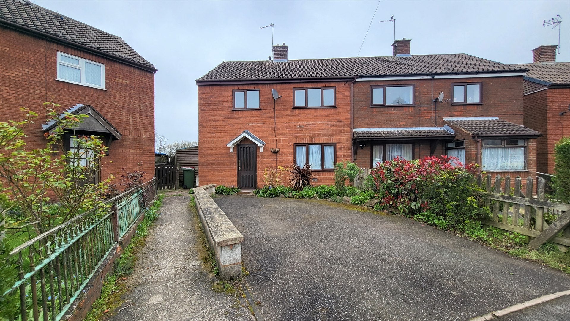 House St Lawrence Road in North Warwickshire