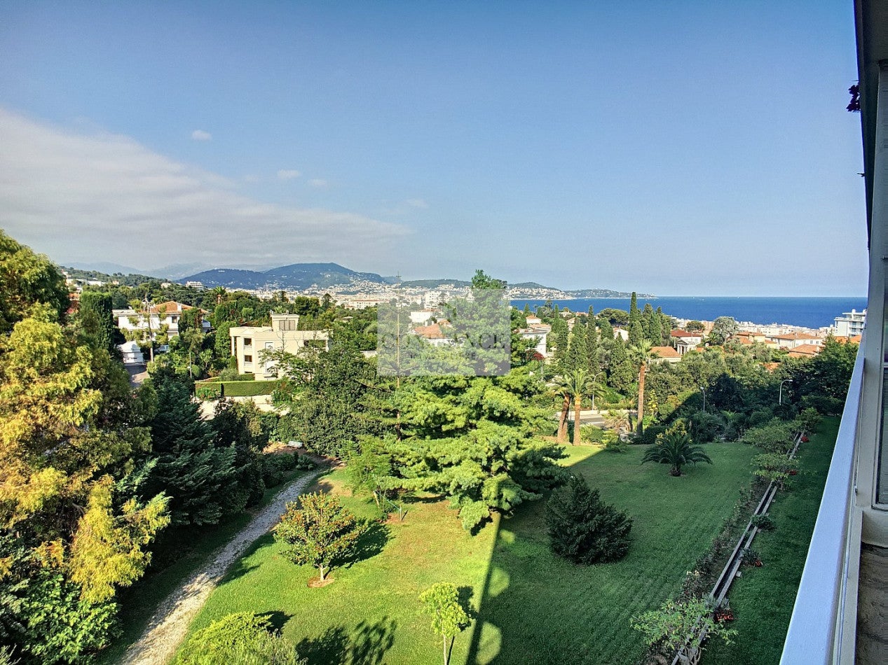 Flat Allée des Mimosas in Nice