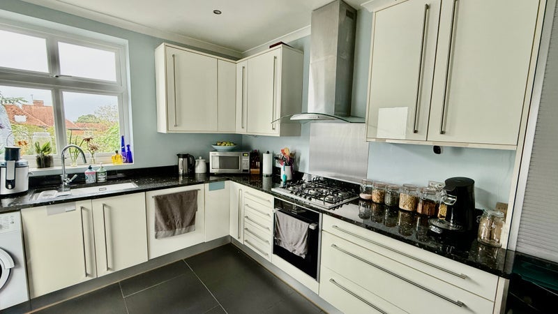 Room Bennett's Way in Greater London