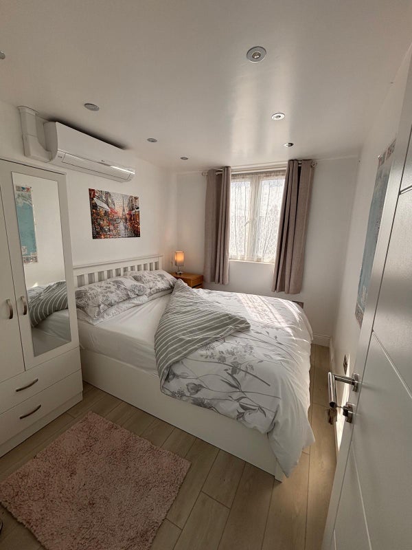 Room Wigston Road in Greater London