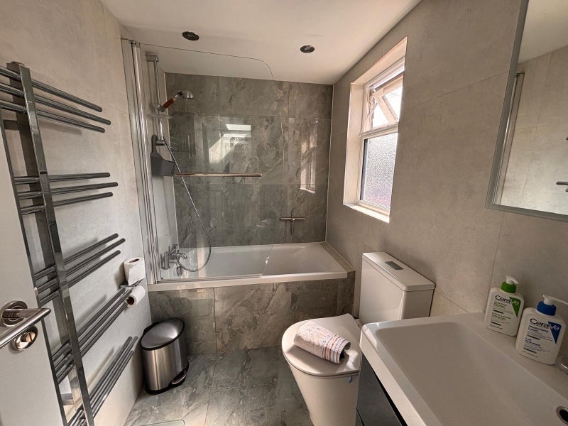 Room Wigston Road in Greater London