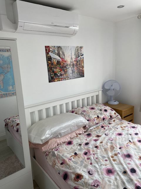 Room Wigston Road in Greater London
