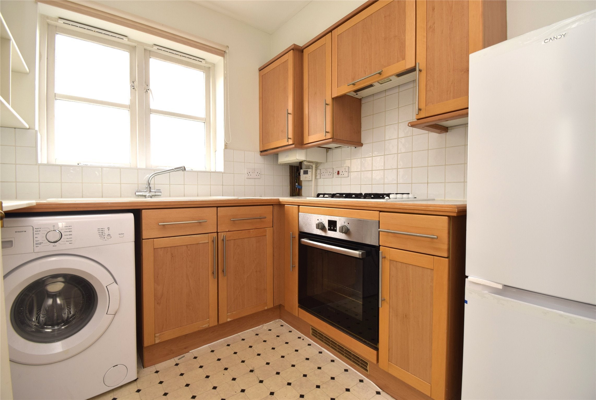 Flat Lytton Road in Greater London
