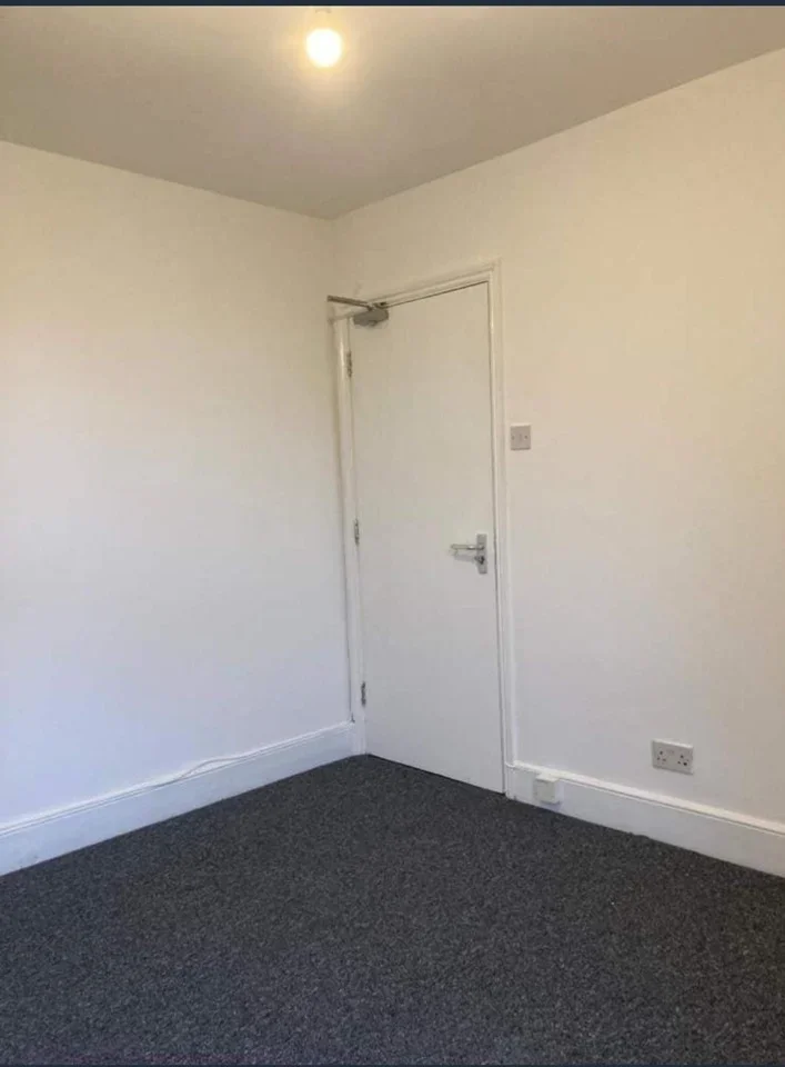 Room Forest Road in Greater London