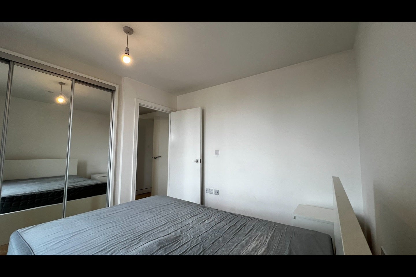 Flat Hannaford Walk in Greater London