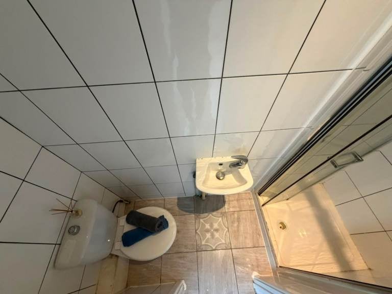 Flat Marmadon Road in Greater London