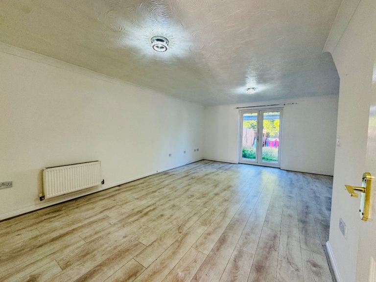 House Derwent Close in Watford