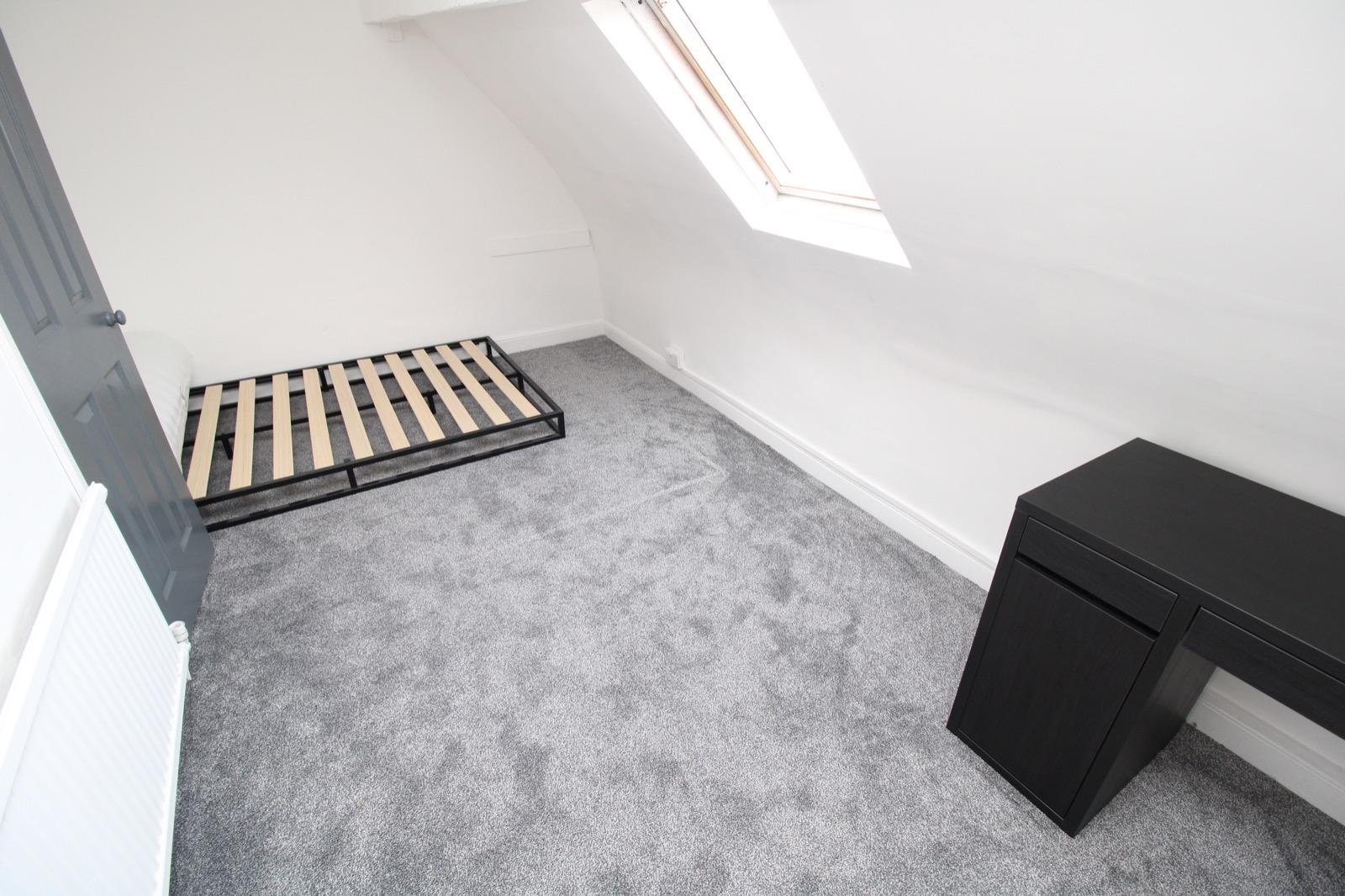 Flat Broadway in Pontypridd