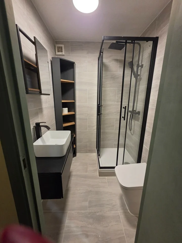 Flat Alexander Close in Greater London