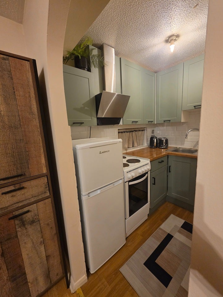 Flat Alexander Close in Greater London