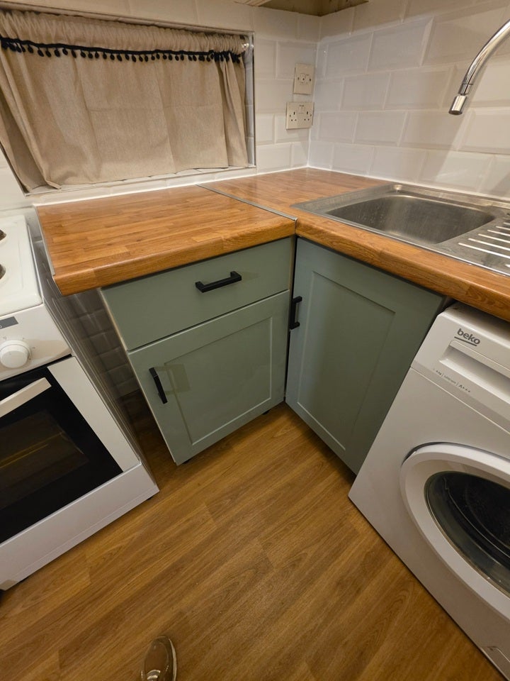 Flat Alexander Close in Greater London