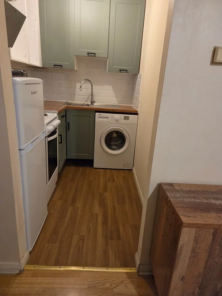 Flat Alexander Close in Greater London