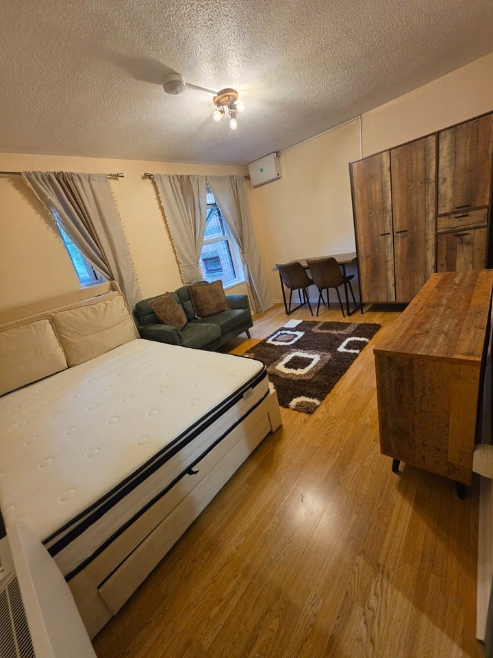 Flat Alexander Close in Greater London