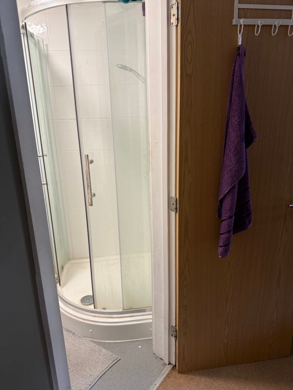 Room Cherry Tree Crescent in Bristol