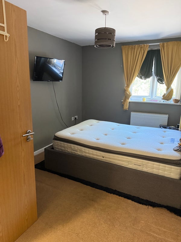 Room Cherry Tree Crescent in Bristol