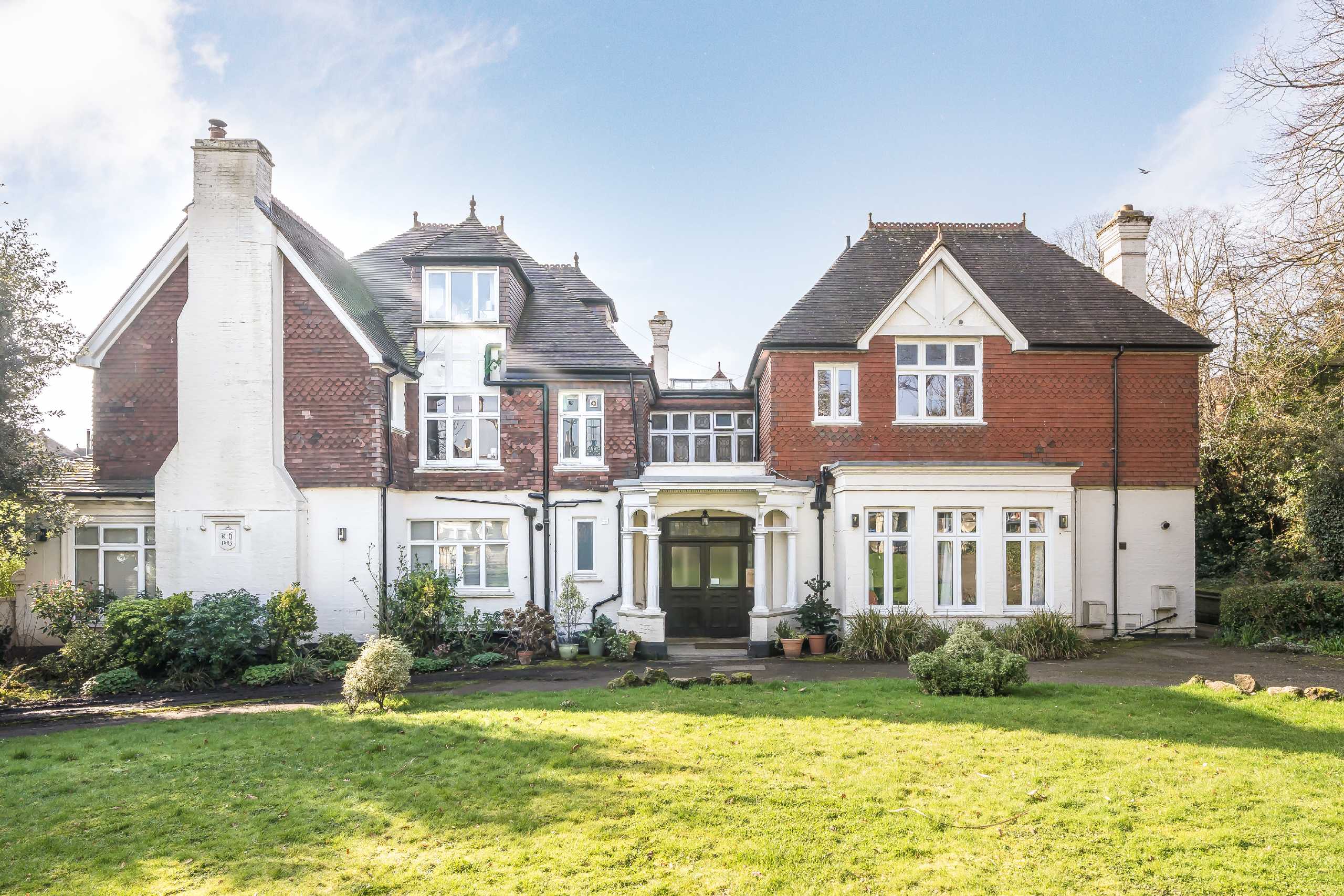Flat Kingsmead Road in Greater London