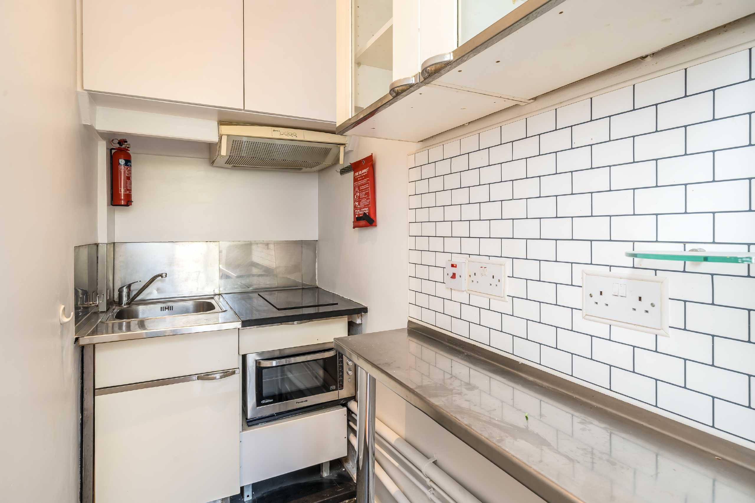 Flat Kingsmead Road in Greater London