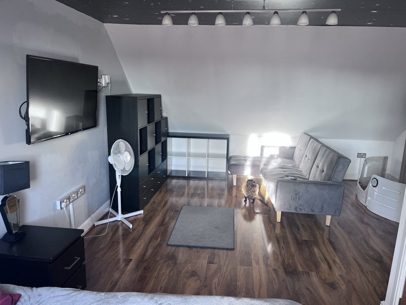 Room Connaught Avenue in Greater London