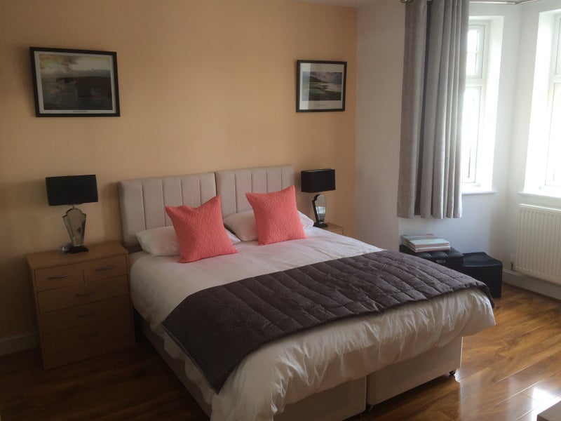 Room Connaught Avenue in Greater London